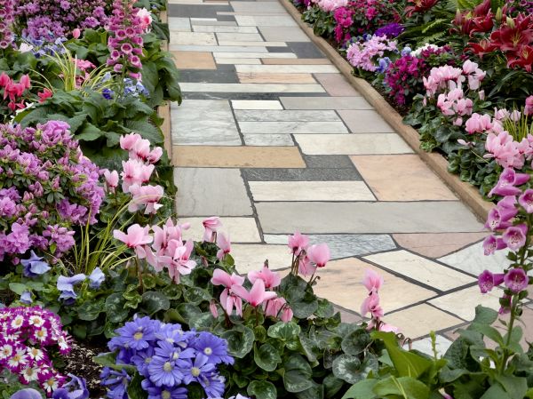 Cost of Garden Path Installation in Laguna Niguel